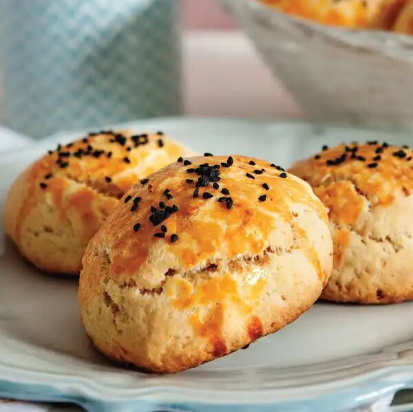 BRUNCH BEYAZ PEYNİRLİ POĞAÇA