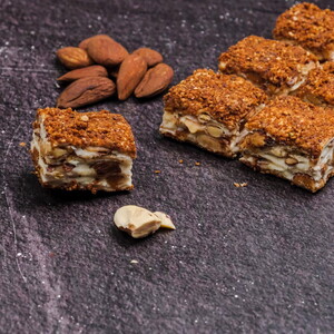 LOKUM BADEMLİ ÇİKOLATALI BAKLAVA TÜRK #1